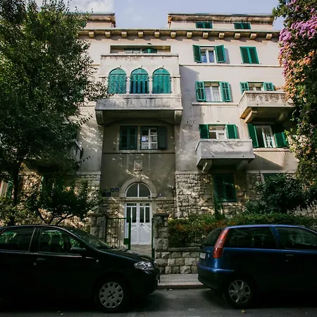 Old Mulberry 4* Сплит