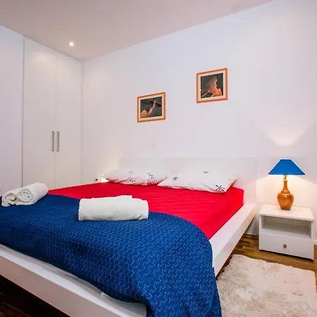 Old Mulberry Гостевой дом Сплит