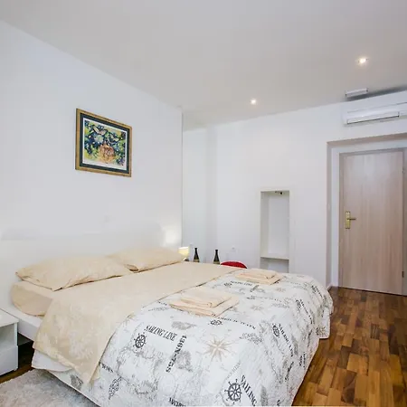 Old Mulberry 4* سبليت